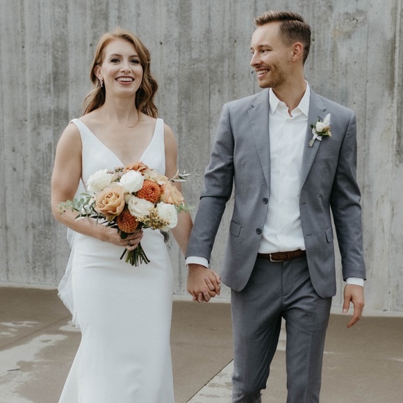 Meet your Poshers, Greg and Annie! - Picture 2 of 3